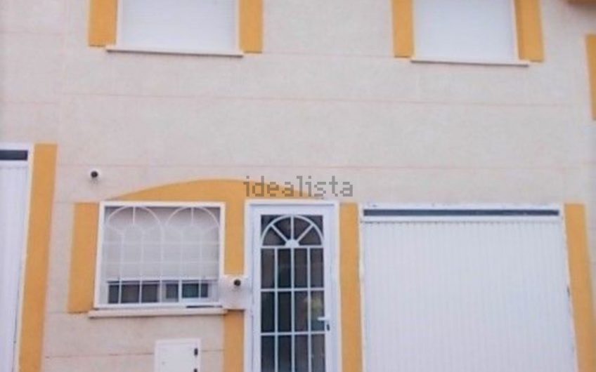CHALET ADOSADO CORPA