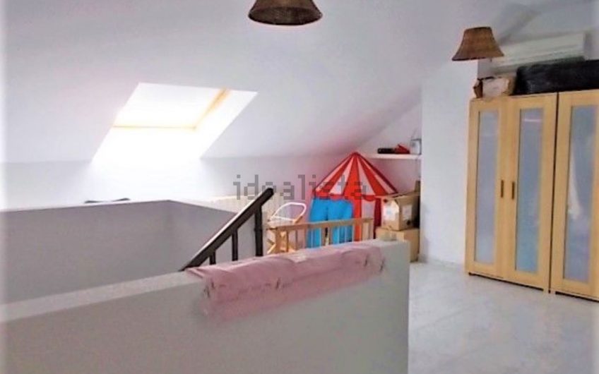 CHALET ADOSADO CORPA